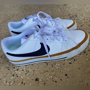 Nike Women’s Court Legacy